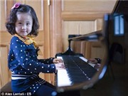Bóng đá anh, ngoại hạng anh, lịch thi đấu euro 2012, Thần đồng 4 tuổi trình diễn tại Thính phòng Hoàng gia Anh